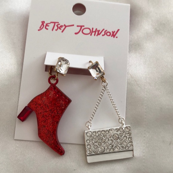 Betsey Johnson Going All Out Bootie & Purse Mismatch Drop Earrings NWT - Picture 1 of 15